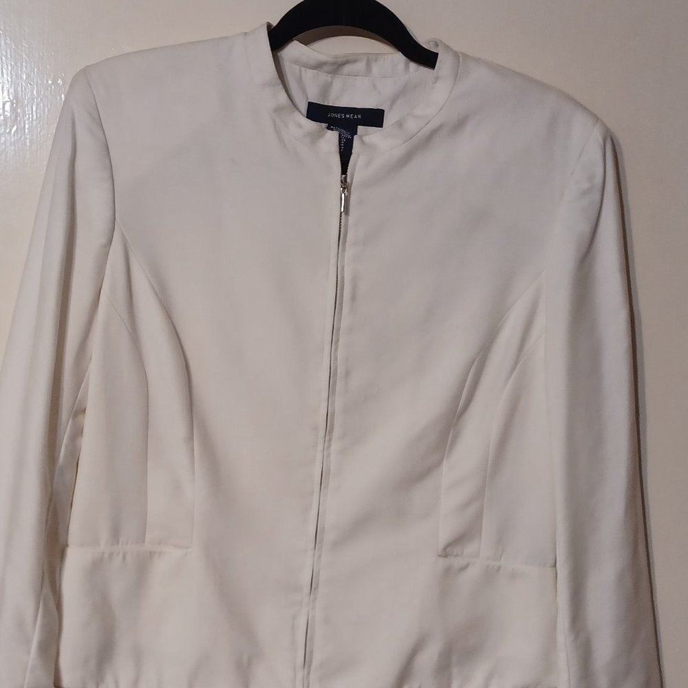 Jones Wear Women's Lined White Jacket Size 8